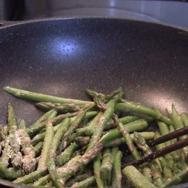 Step 7 Stir-fried asparagus pork steak mashed potatoes