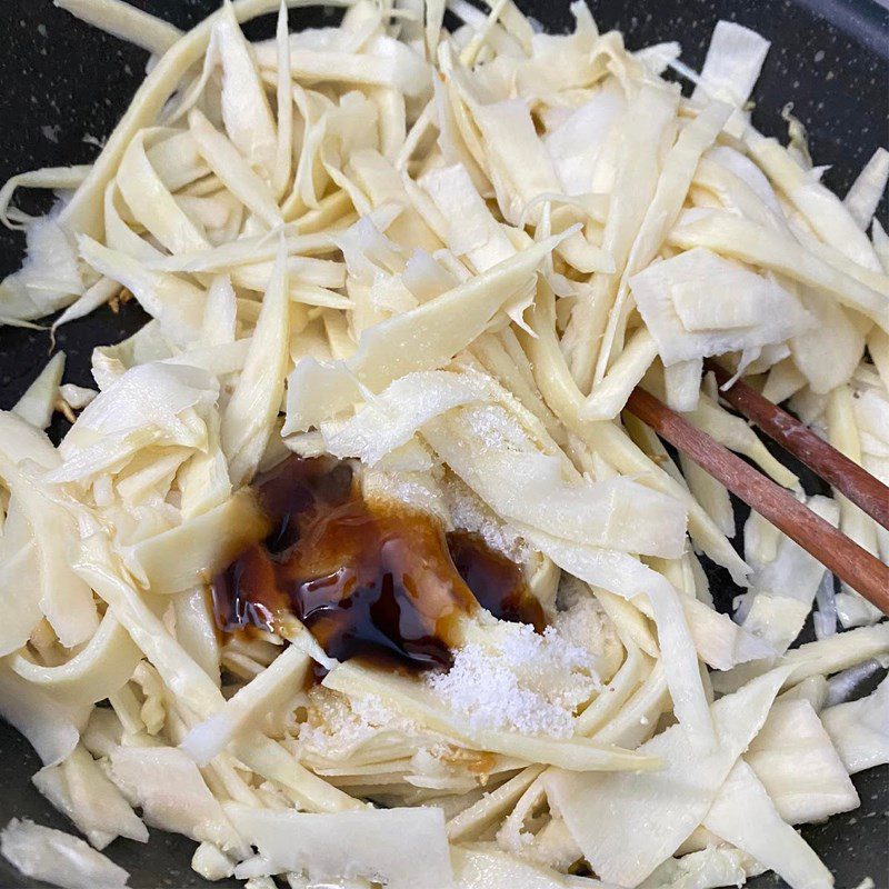 Step 2 Stir-Fry Bamboo Shoots with Betel Leaves