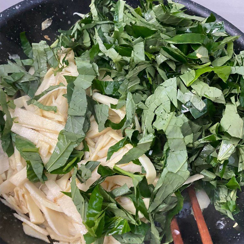 Step 2 Stir-fried bamboo shoots with Vietnamese betel leaves Stir-fried bamboo shoots with betel leaves