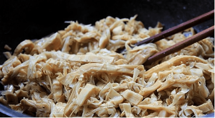 Step 2 Sauté the bamboo shoots for Duck with Dried Bamboo Shoots