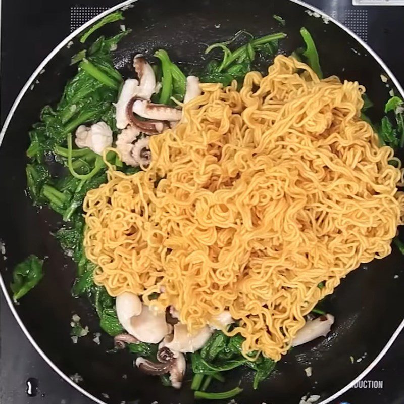 Step 4 Stir-frying the noodles Stir-fried noodles with bok choy and octopus