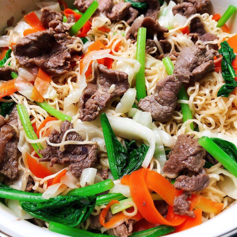 Step 3 Stir-fried beef noodles Instant noodles stir-fried with beef