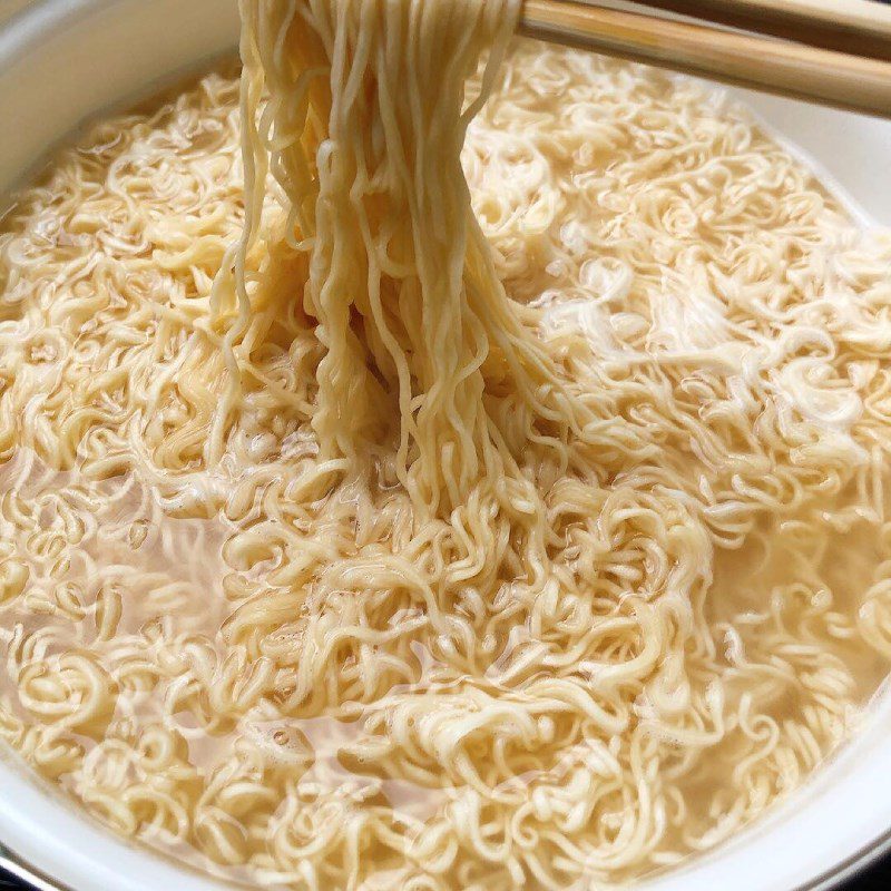 Step 3 Stir-fried beef noodles Instant noodles stir-fried with beef