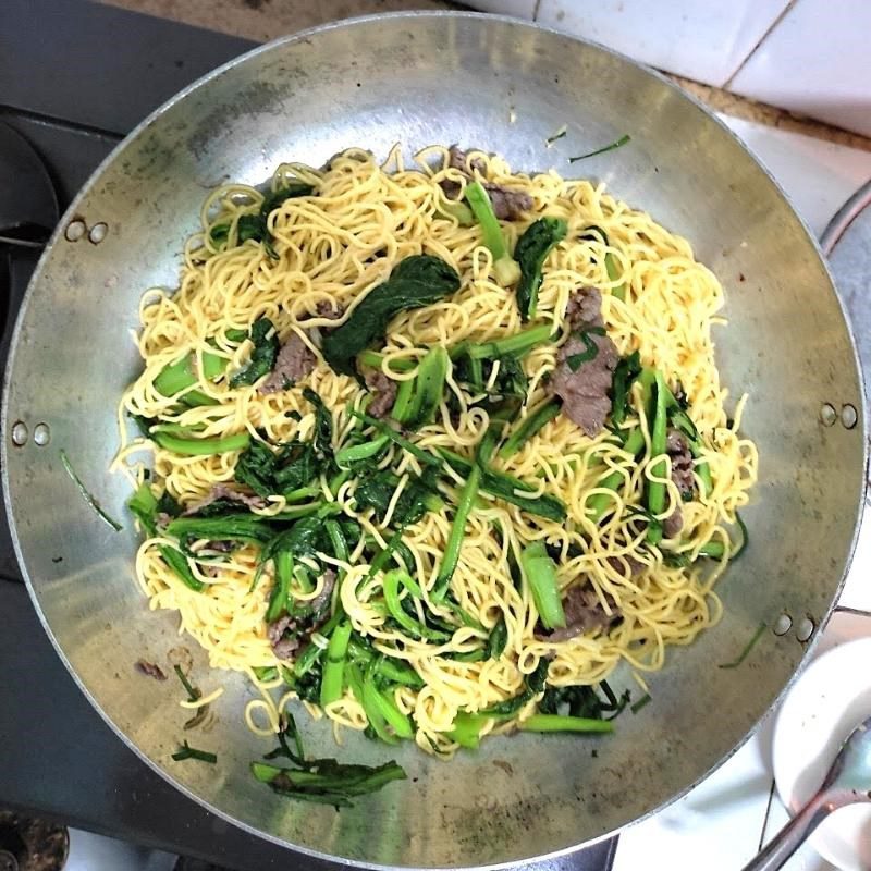 Step 4 Stir-fried egg noodles with beef Beef stir-fried egg noodles