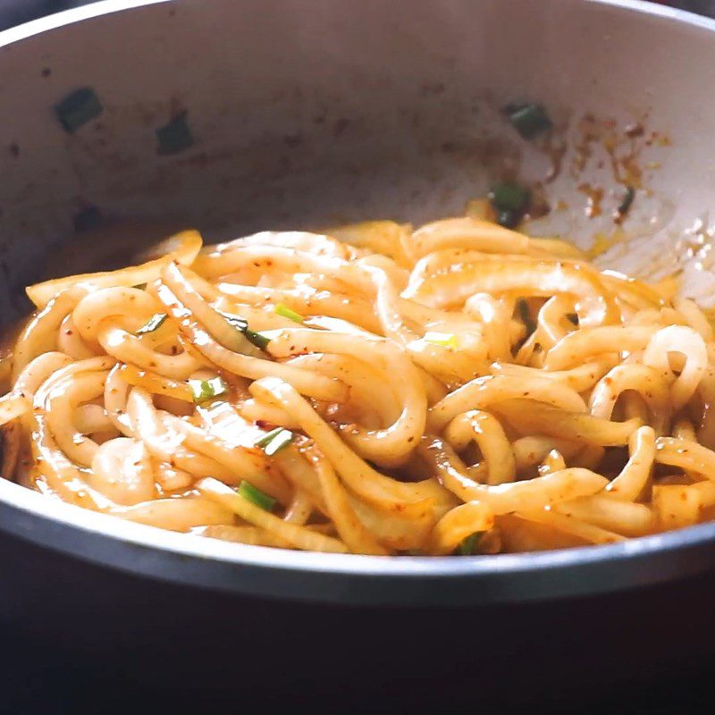 Step 3 Stir-fried udon noodles Spicy stir-fried udon noodles