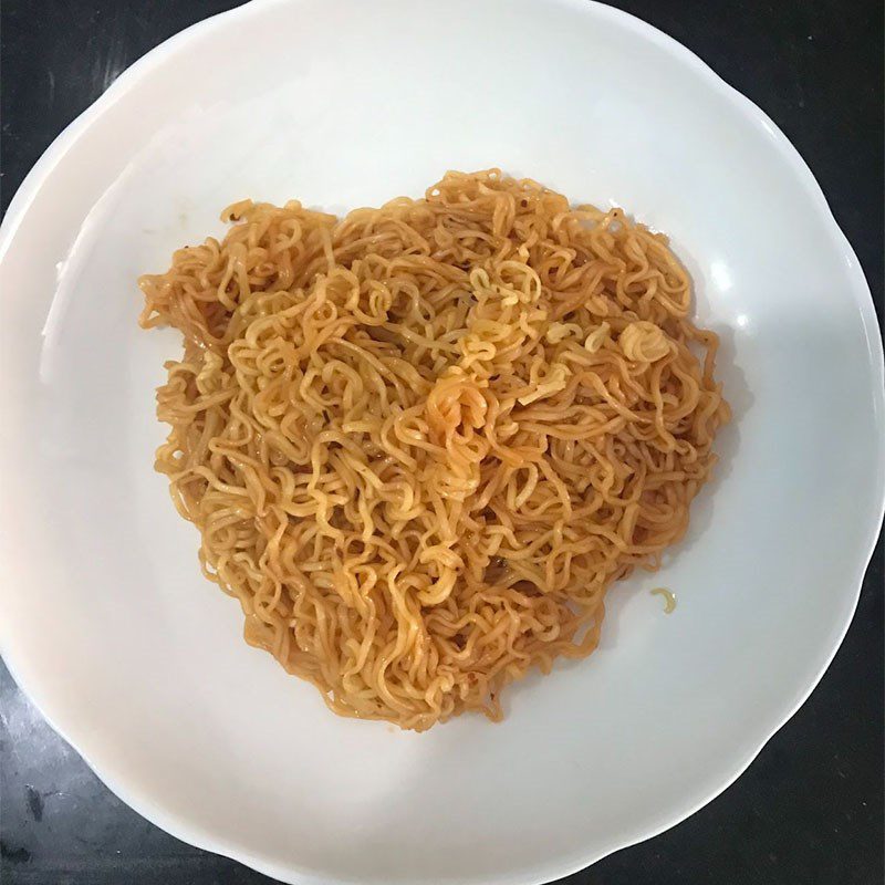 Step 3 Stir-fried noodles and fried eggs Stir-fried noodles with fried eggs