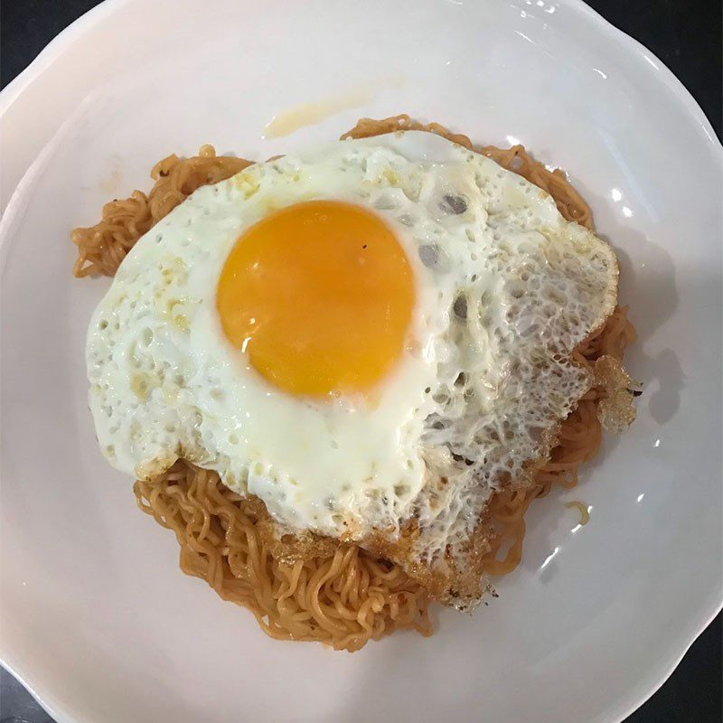 Step 3 Stir-fried noodles and fried eggs Stir-fried noodles with fried eggs