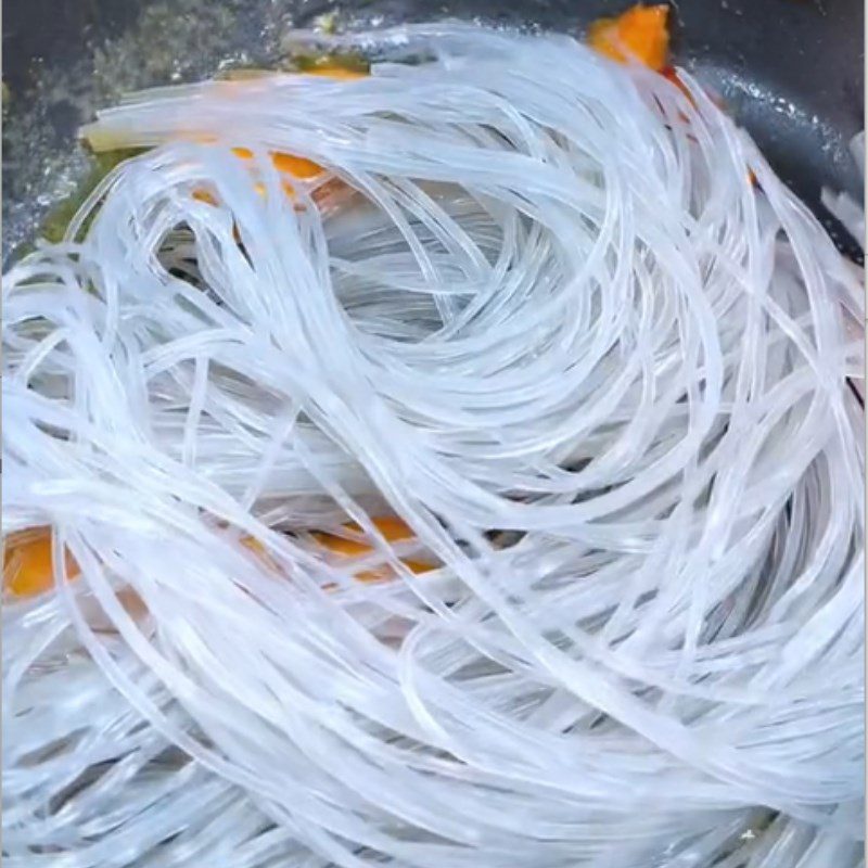 Step 3 Stir-fried vermicelli Thai-style shrimp (Recipe shared from Tiktok Cooking with TasteVN)