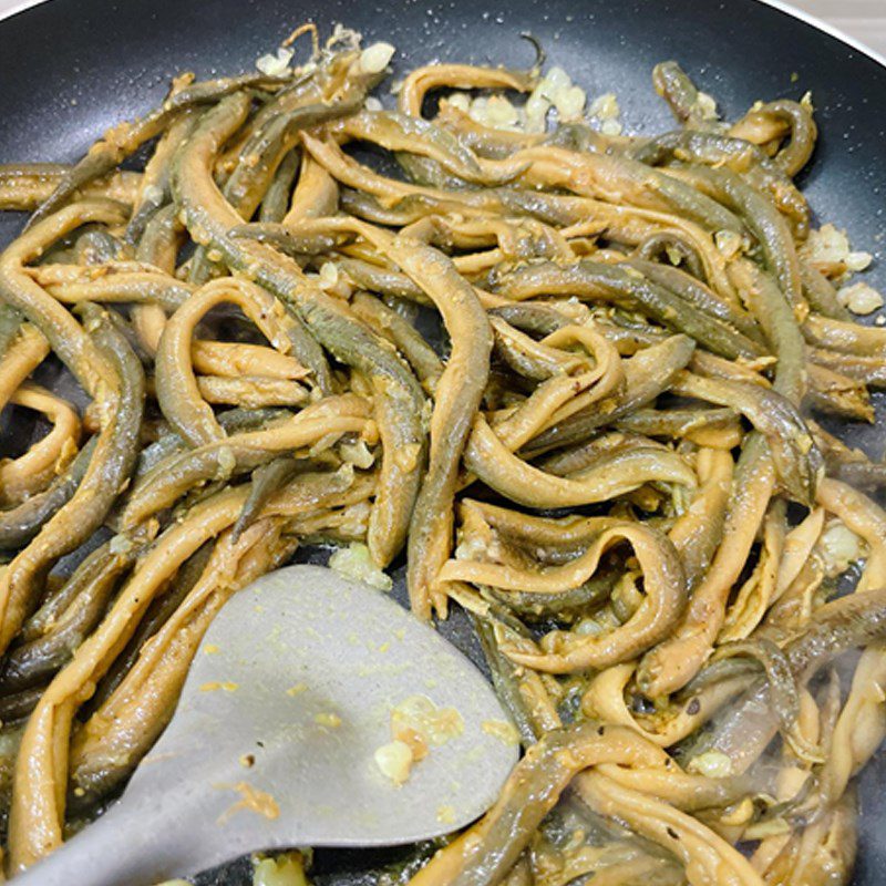 Step 3 Stir-fried vermicelli with eel Stir-fried vermicelli with eel