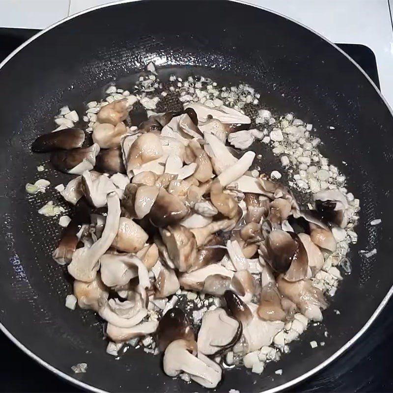 Step 2 Stir-fried bok choy with mushrooms Stir-fried bok choy with straw mushrooms