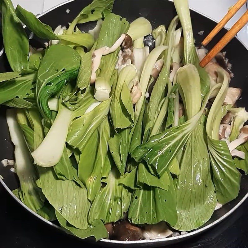 Step 2 Stir-fried bok choy with mushrooms Stir-fried bok choy with straw mushrooms