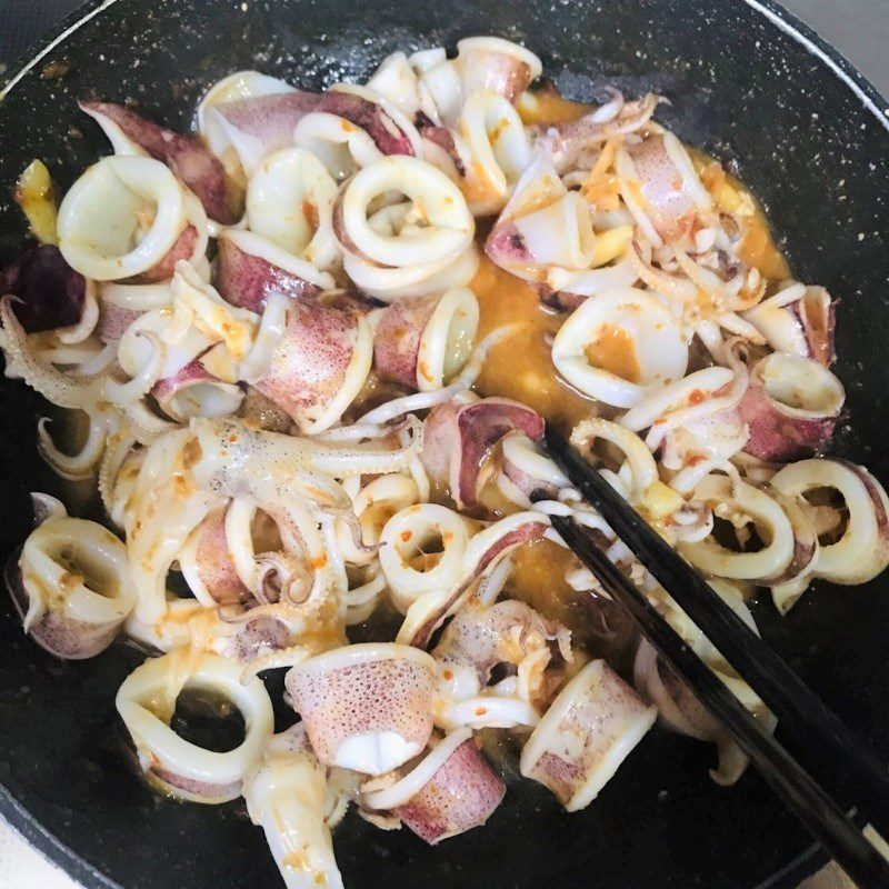 Step 3 Stir-fried Squid Stir-fried squid with satay, bell pepper, and baby corn