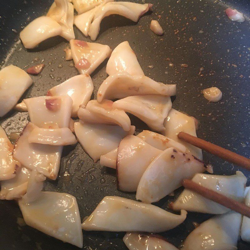 Step 3 Stir-fried squid with cucumber Stir-fried squid with cucumber