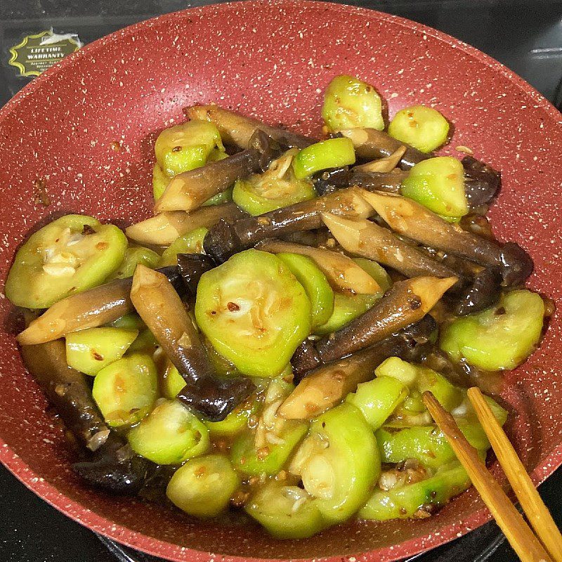 Step 2 Stir-fried gourd with mushrooms Stir-fried gourd with mushrooms