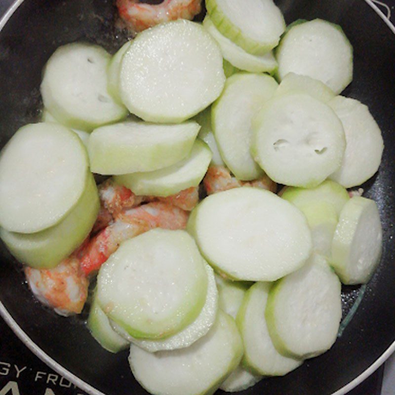 Step 3 Stir-fried Luffa with Shrimp Fresh stir-fried luffa with shrimp