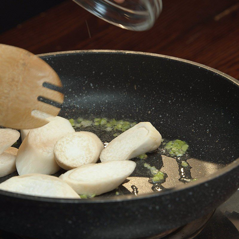 Step 4 Sauté mushrooms for vegetarian beef stew