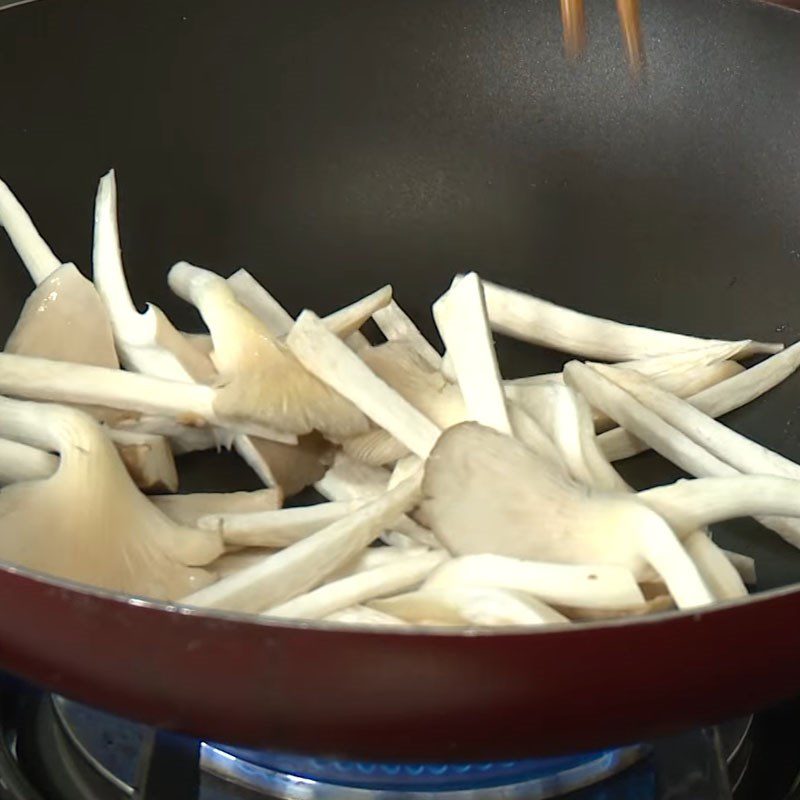 Step 3 Sauté mushrooms Vegetarian Royal Vegetable Salad