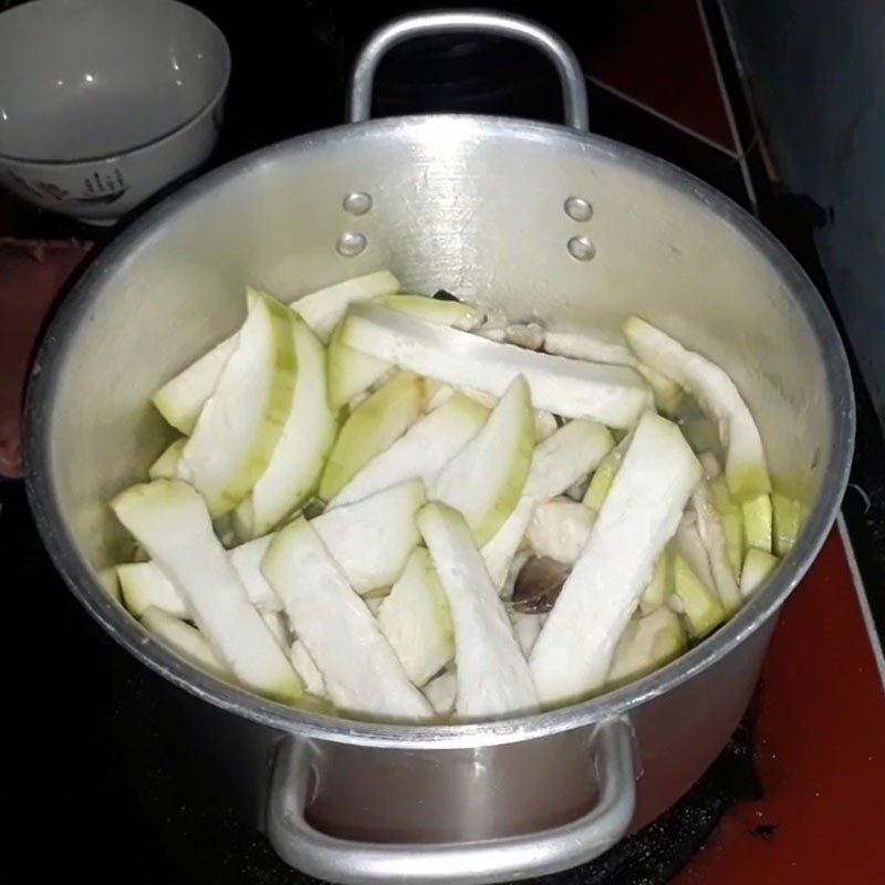 Step 2 Sauté the mushrooms for pumpkin soup with mushrooms