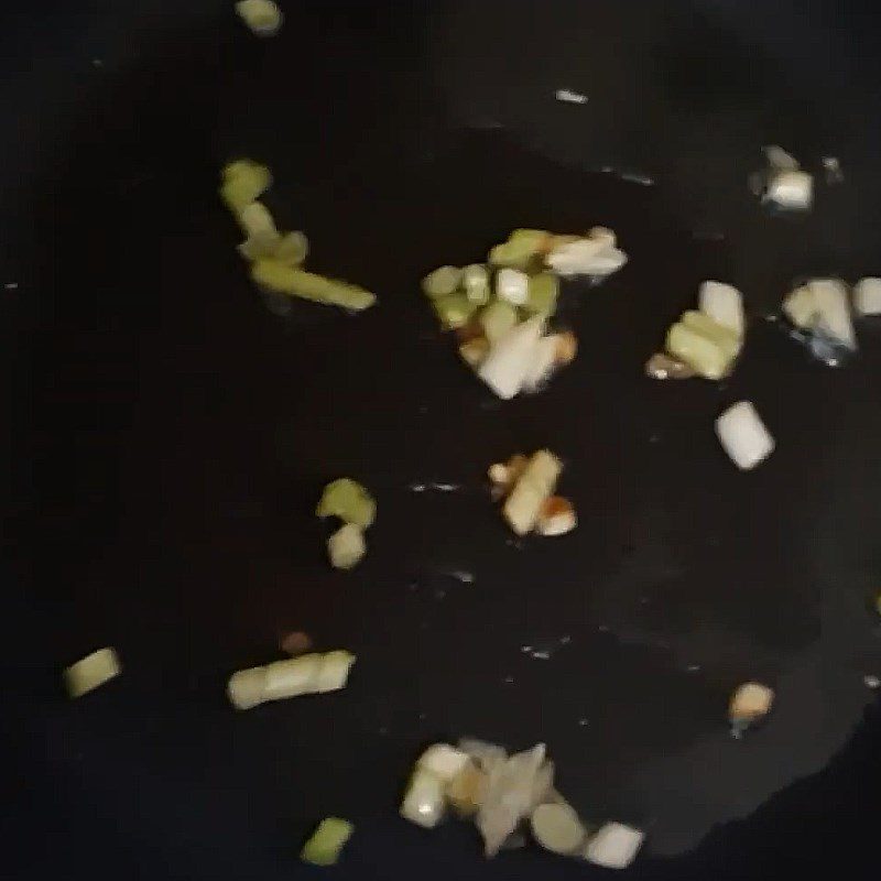 Step 3 Stir-fry the mushrooms for Fish Cake Porridge