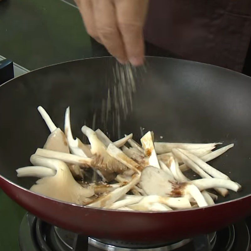 Step 3 Sauté mushrooms Vegetarian Royal Vegetable Salad