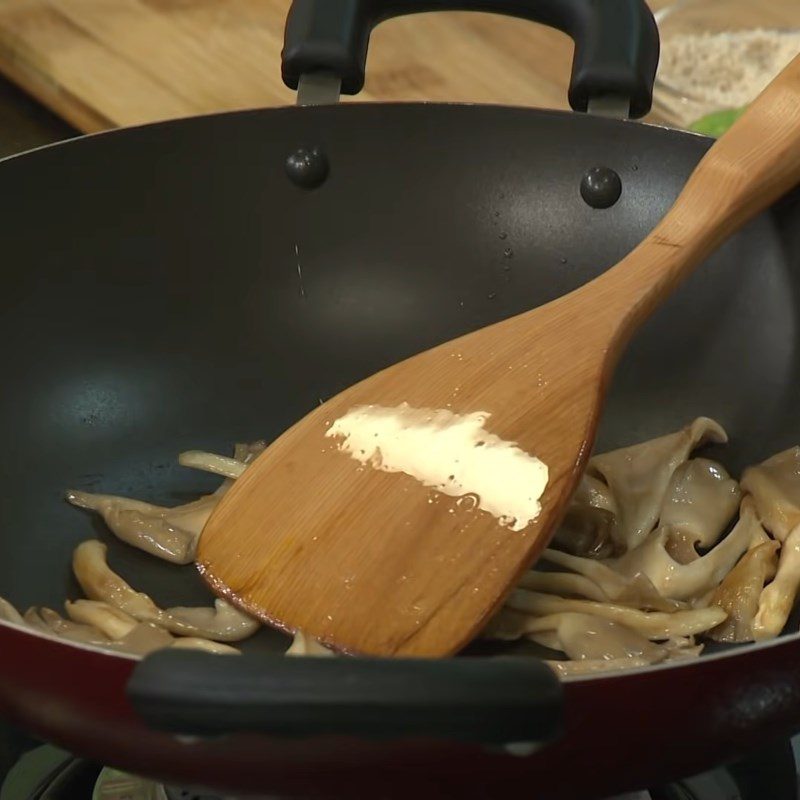 Step 4 Stir-frying mushrooms for vegetarian bitter melon salad