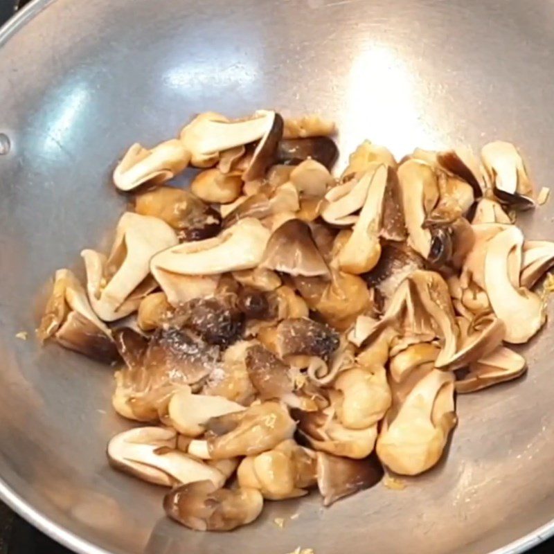 Step 4 Sautéed Mushrooms Chicken and Straw Mushroom Porridge