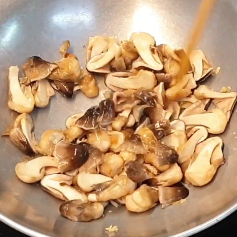 Step 4 Sautéed Mushrooms Chicken and Straw Mushroom Porridge