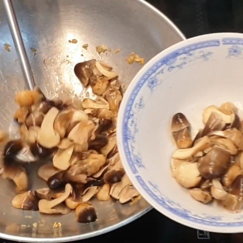 Step 4 Sautéed Mushrooms Chicken and Straw Mushroom Porridge