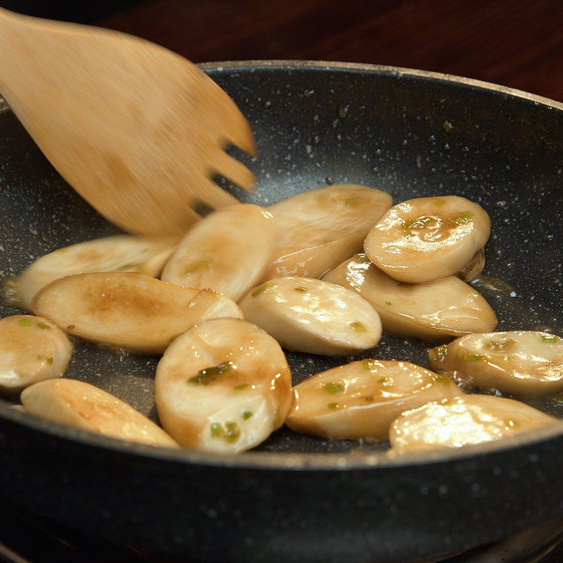 Step 4 Sauté mushrooms for vegetarian beef stew