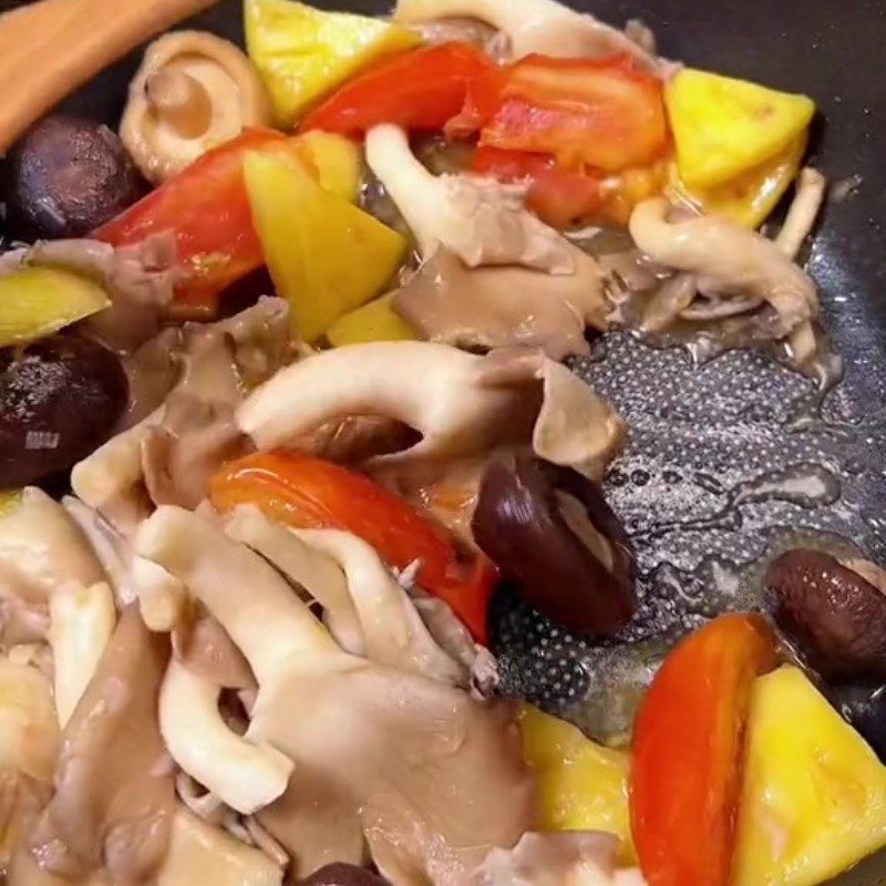 Step 4 Stir-frying mushrooms