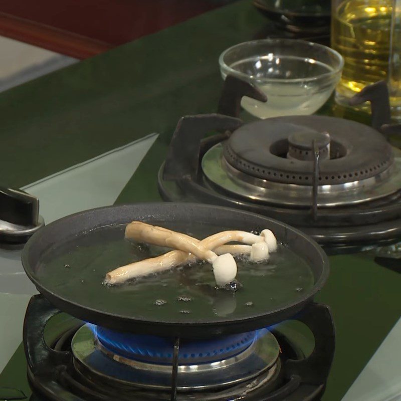 Step 3 Sauté the mushrooms for Vegetarian Beef Steak - Mushroom Steak