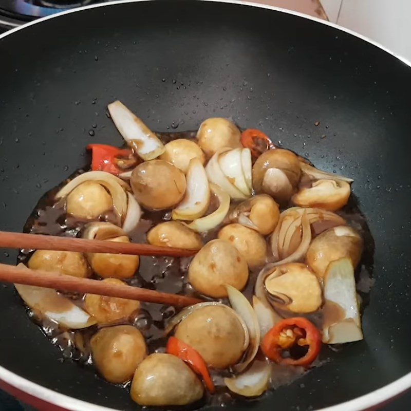 Step 6 Stir-fried mushrooms with steamed red tilapia