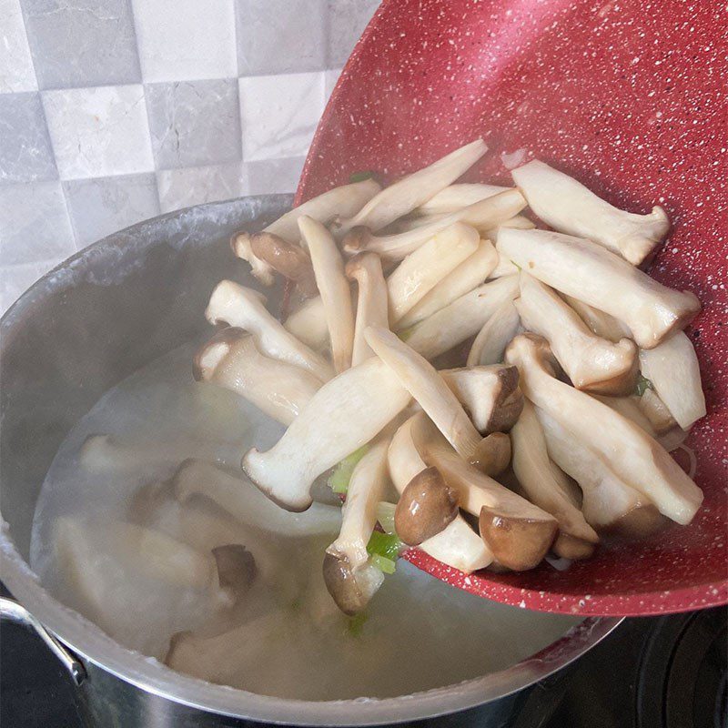 Step 4 Sauté chicken thigh mushrooms Scallop porridge