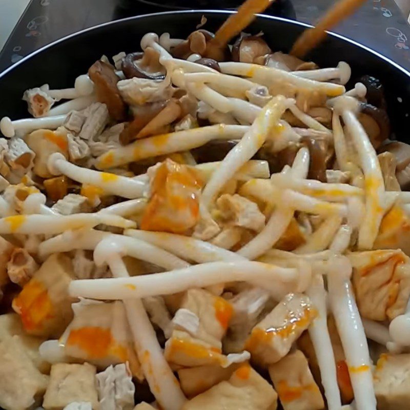 Step 2 Stir-fried mushrooms and tofu Vegetarian noodle soup