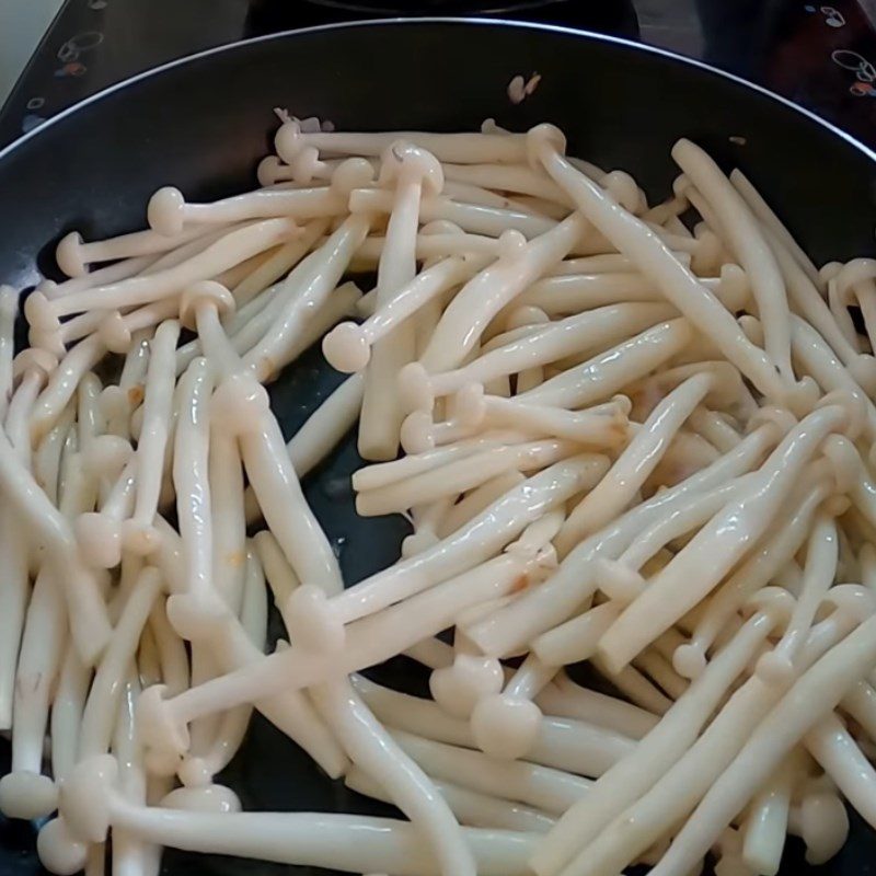 Step 2 Stir-fried mushrooms and tofu Vegetarian noodle soup