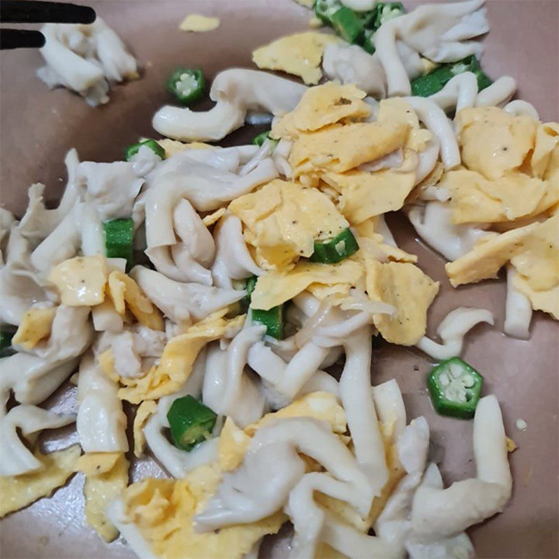 Step 2 Stir-fried mushrooms with eggs Oyster mushrooms stir-fried with eggs (Recipe shared by users)