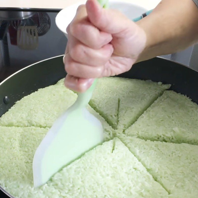 Step 7 Sautéing sticky rice for making sticky rice cake with a pressure cooker