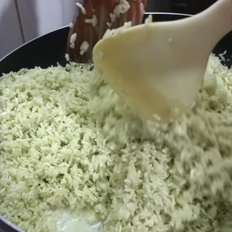 Step 4 Stir-fried sticky rice for Western-style savory cake