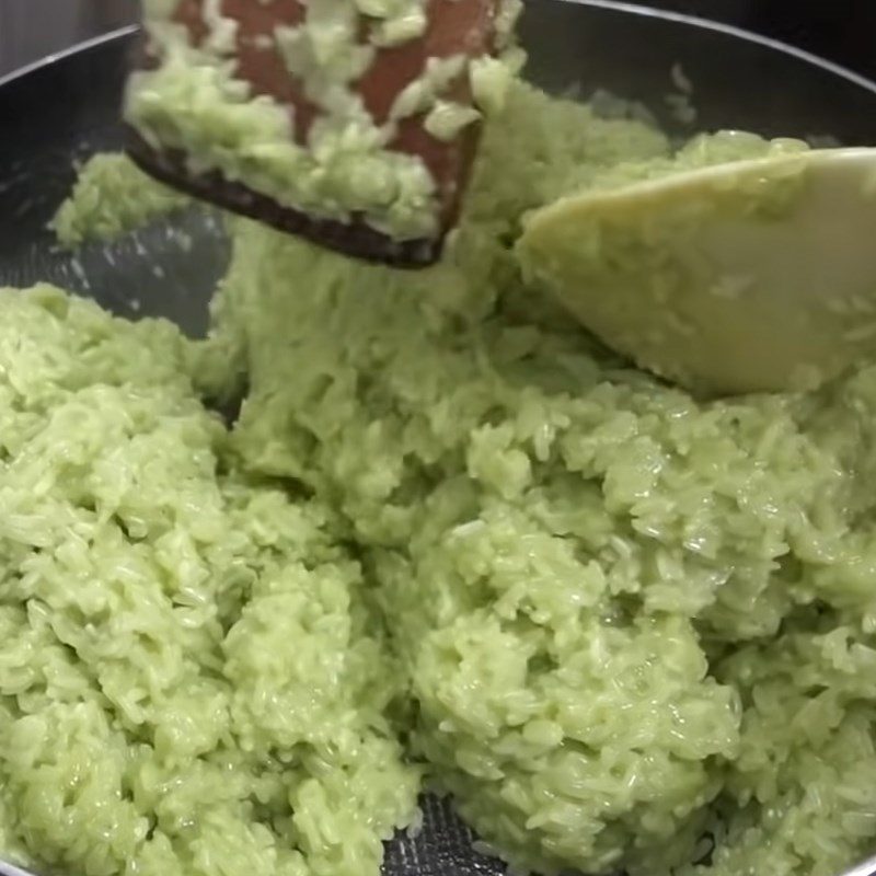 Step 4 Stir-fried sticky rice for Western-style savory cake