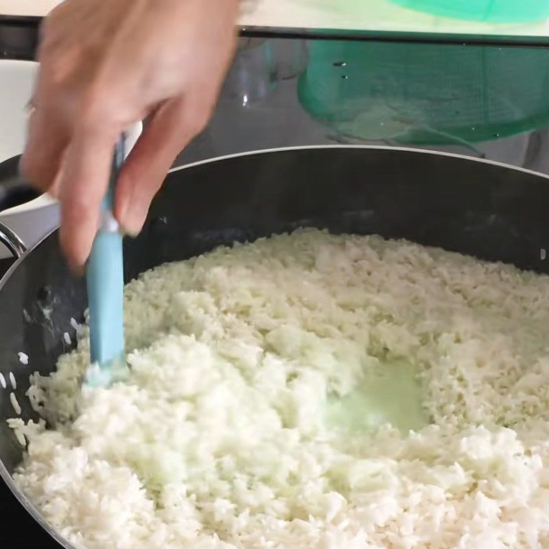 Step 7 Sautéing sticky rice for making sticky rice cake with a pressure cooker