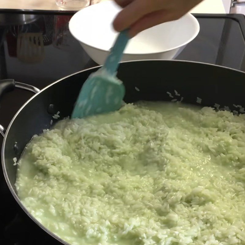 Step 7 Sautéing sticky rice for making sticky rice cake with a pressure cooker