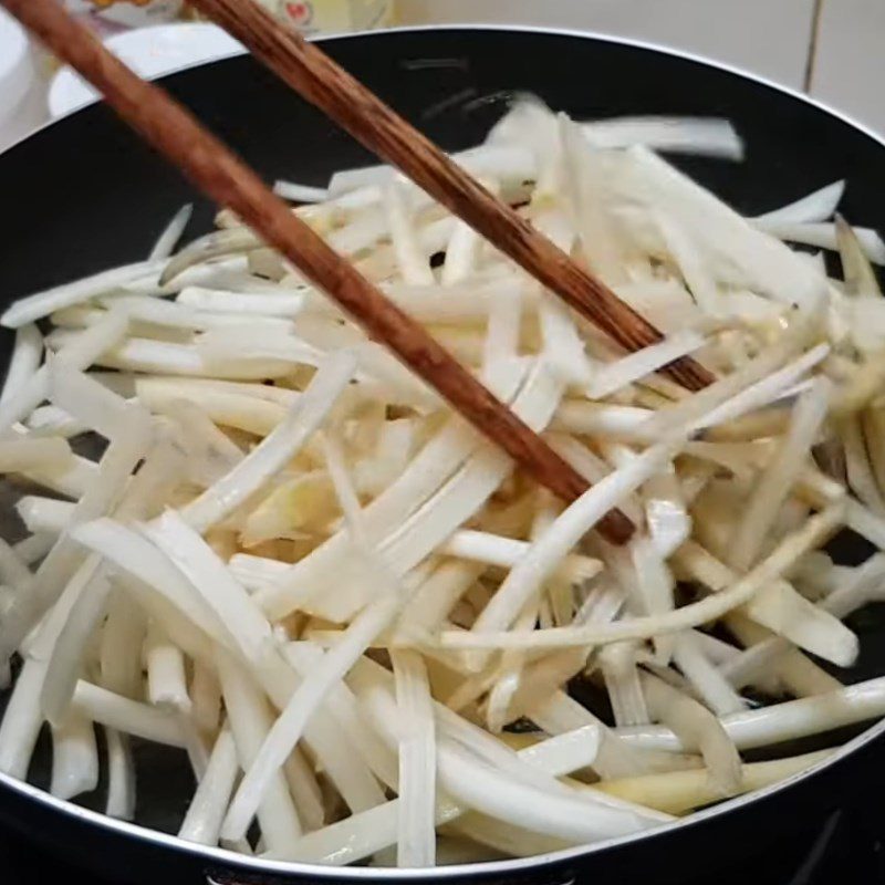 Step 2 Sautéed Lotus Stem Sautéed Lotus Stem with Garlic