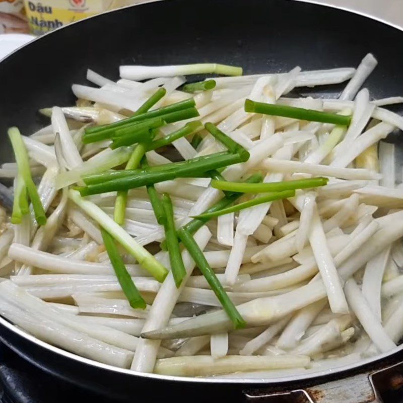 Step 2 Sautéed Lotus Stem Sautéed Lotus Stem with Garlic