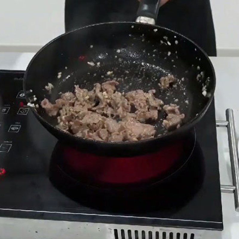 Step 3 Stir-frying ingredients Stir-fried spinach with beef