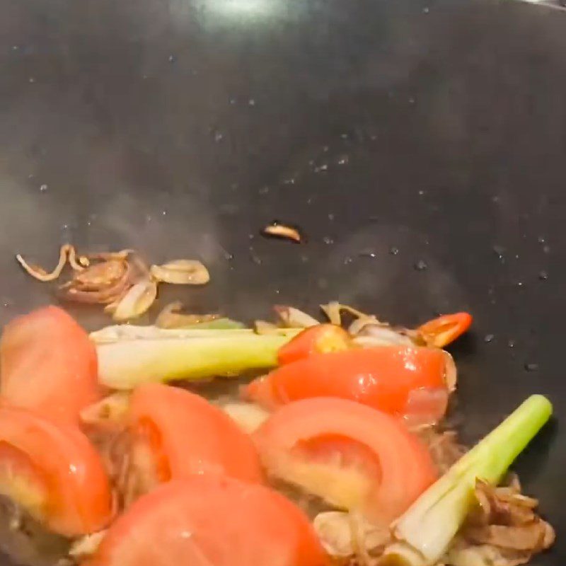 Step 4 Sauté the ingredients Seafood noodles