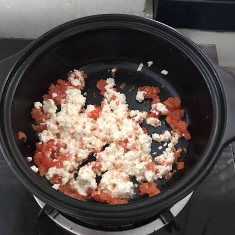 Step 2 Sauté the ingredients Salmon and soft tofu porridge