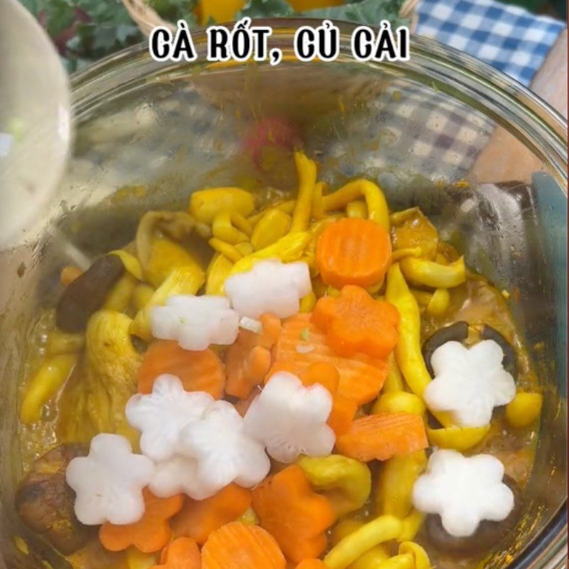 Step 2 Prepare the broth for Vegetarian Quang Noodles (Recipe shared by Tiktok Green Vegetarian Kitchen)