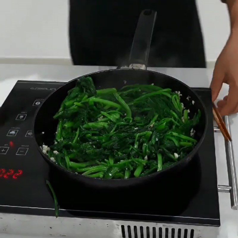 Step 3 Stir-frying ingredients Stir-fried spinach with beef