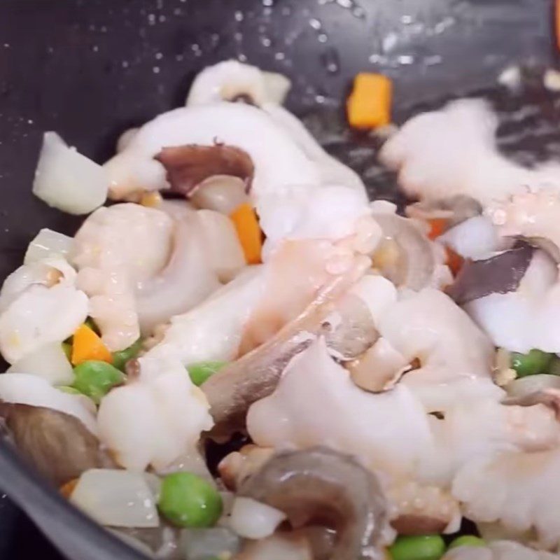 Step 4 Sauté the ingredients Octopus rice