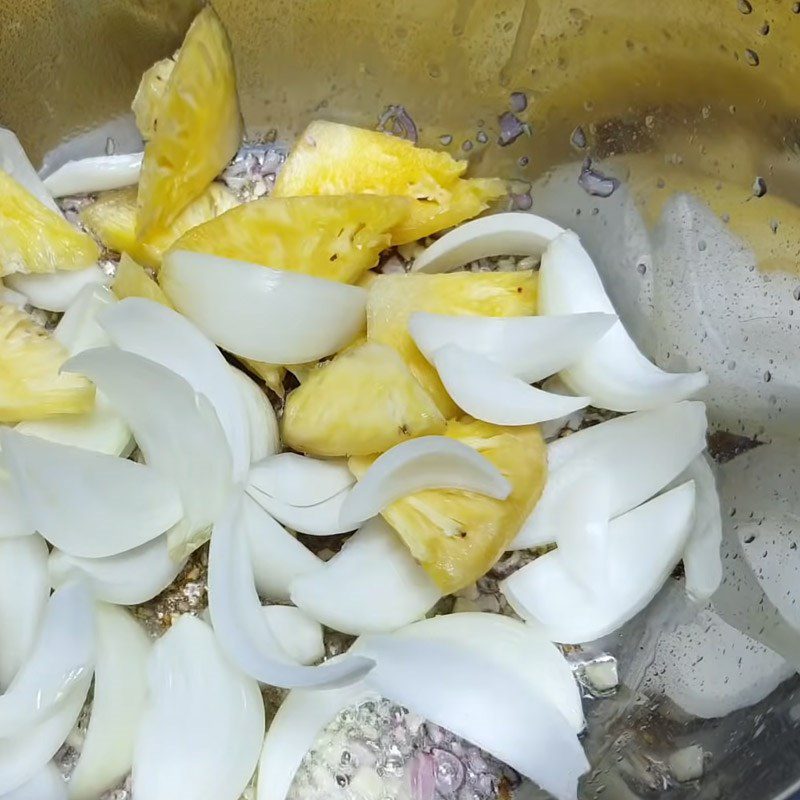 Step 2 Sauté the ingredients for Sardine Noodle Soup